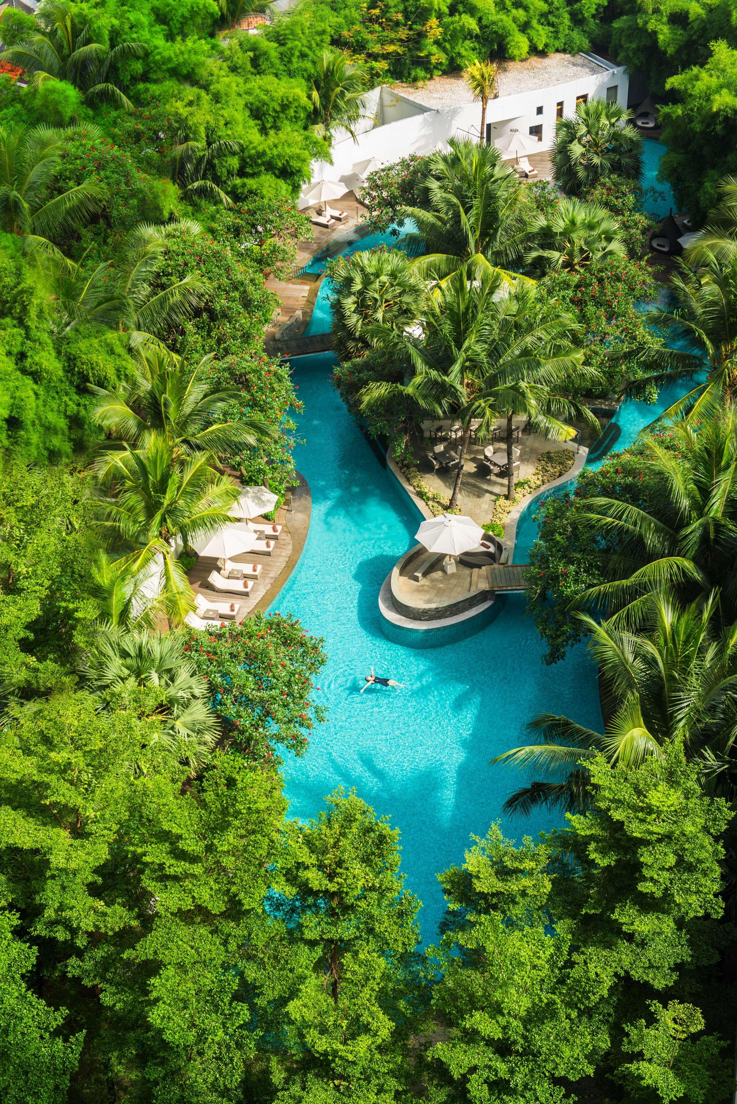 雅加达希尔顿逸林酒店 - 迪本尼格罗 外观 照片 The resort's main pool